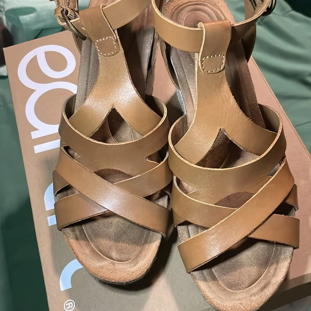 Earth Malera Leather Wedge- Size 7.5